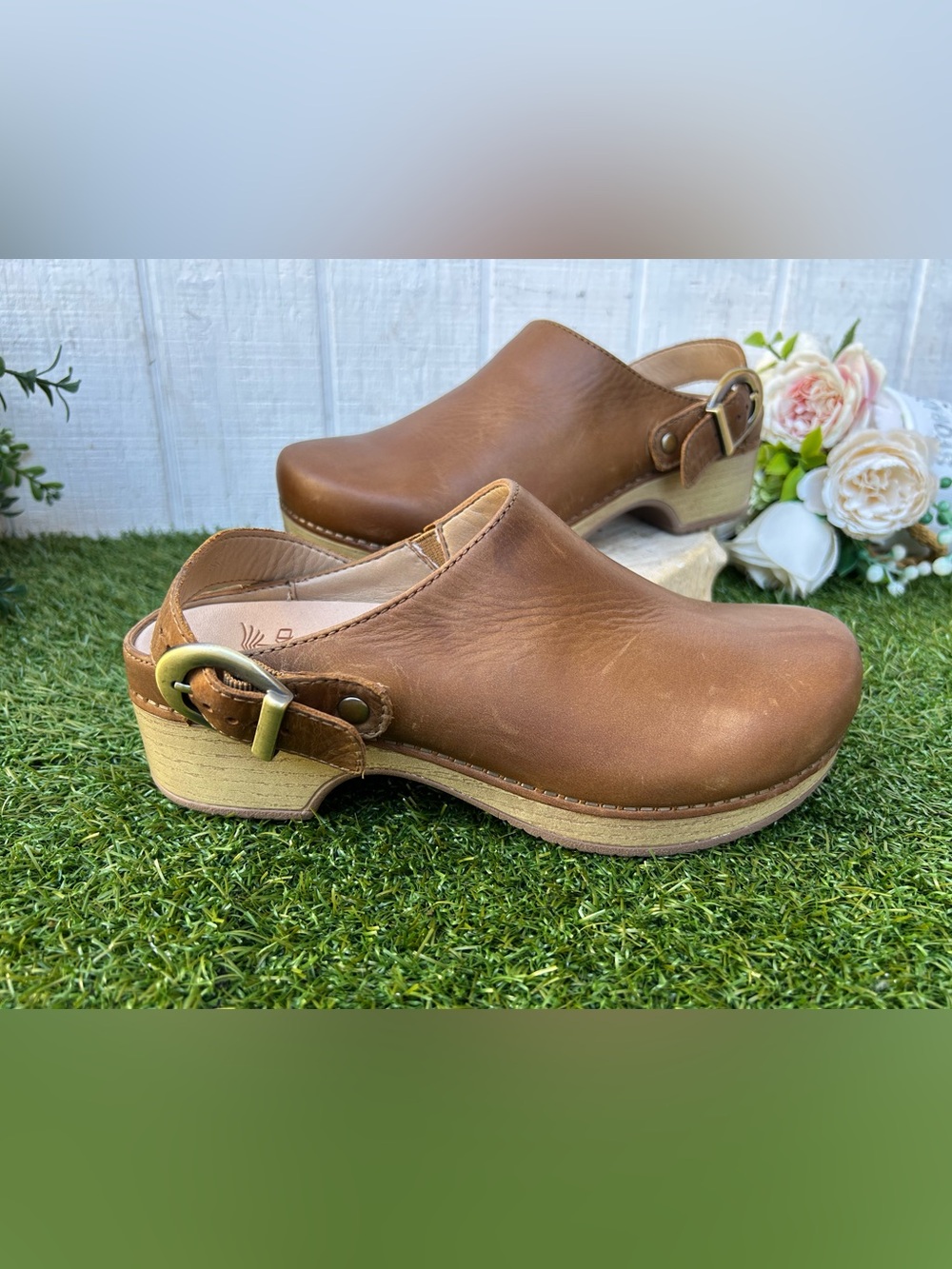 Dansko Baylor Women's Clogs Tan
Oiled Pull Up Leather
$154.95 size 37 US 6.5-7 - Picture 7 of 16